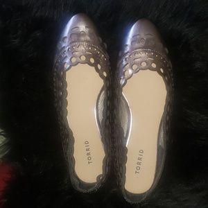 Torrid shimmery pewter flats w/ rose hues